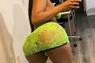 HELLO GENTLEMEN😋🫦YOUNG, WET &amp; TIGHT - Image 1